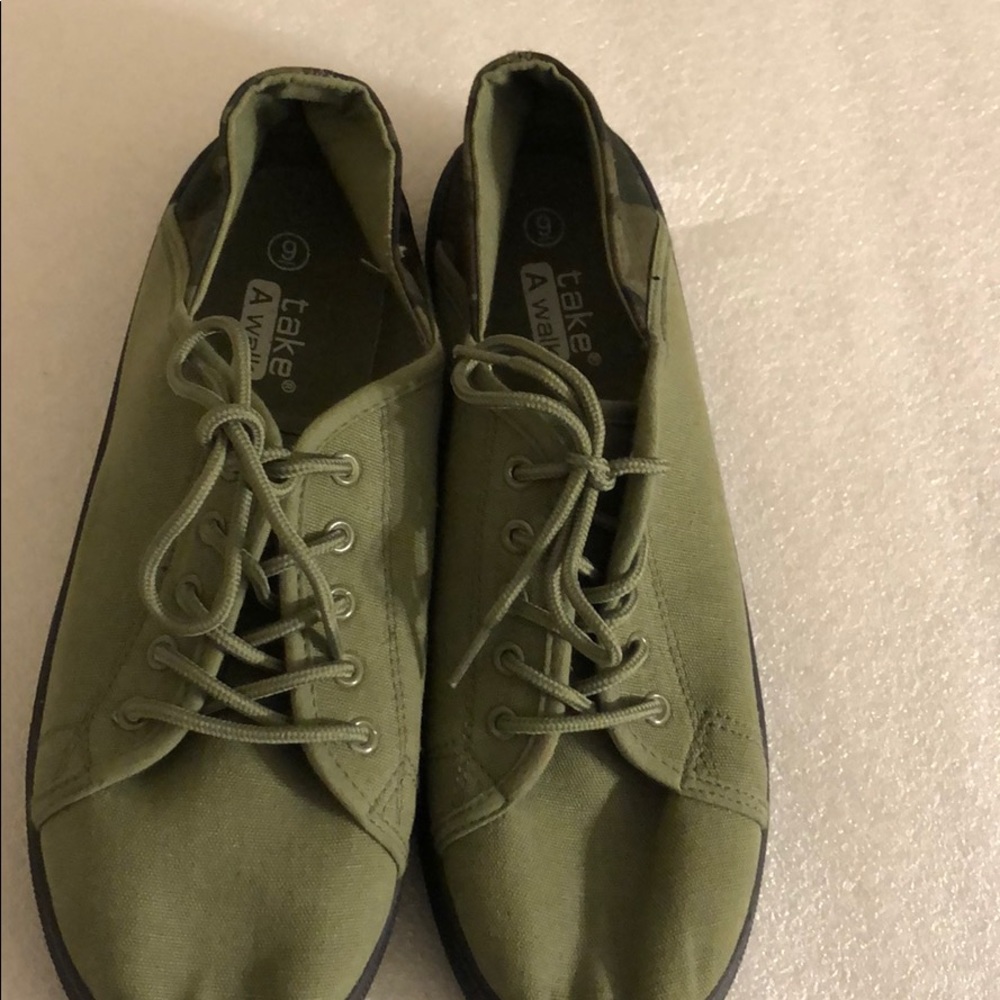Take a walk - shoes -size -9
